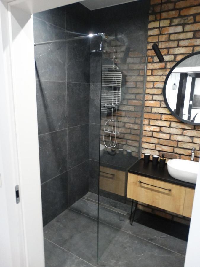 Black&White Apartment Bis - Małe Garbary 8 Poznań Zewnętrze zdjęcie