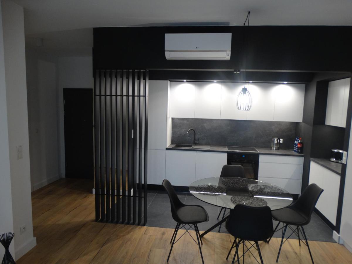Black&White Apartment Bis - Małe Garbary 8 Poznań Zewnętrze zdjęcie