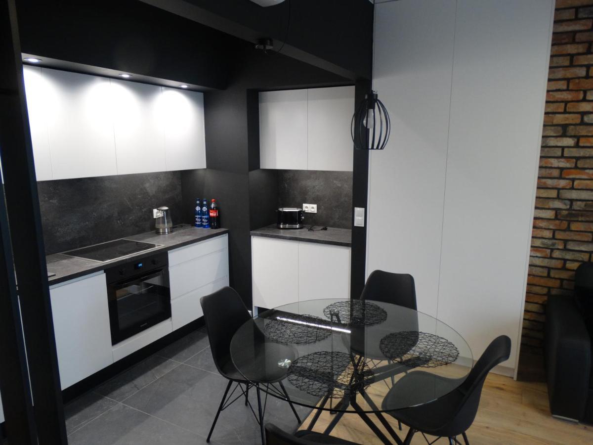 Black&White Apartment Bis - Małe Garbary 8 Poznań Zewnętrze zdjęcie