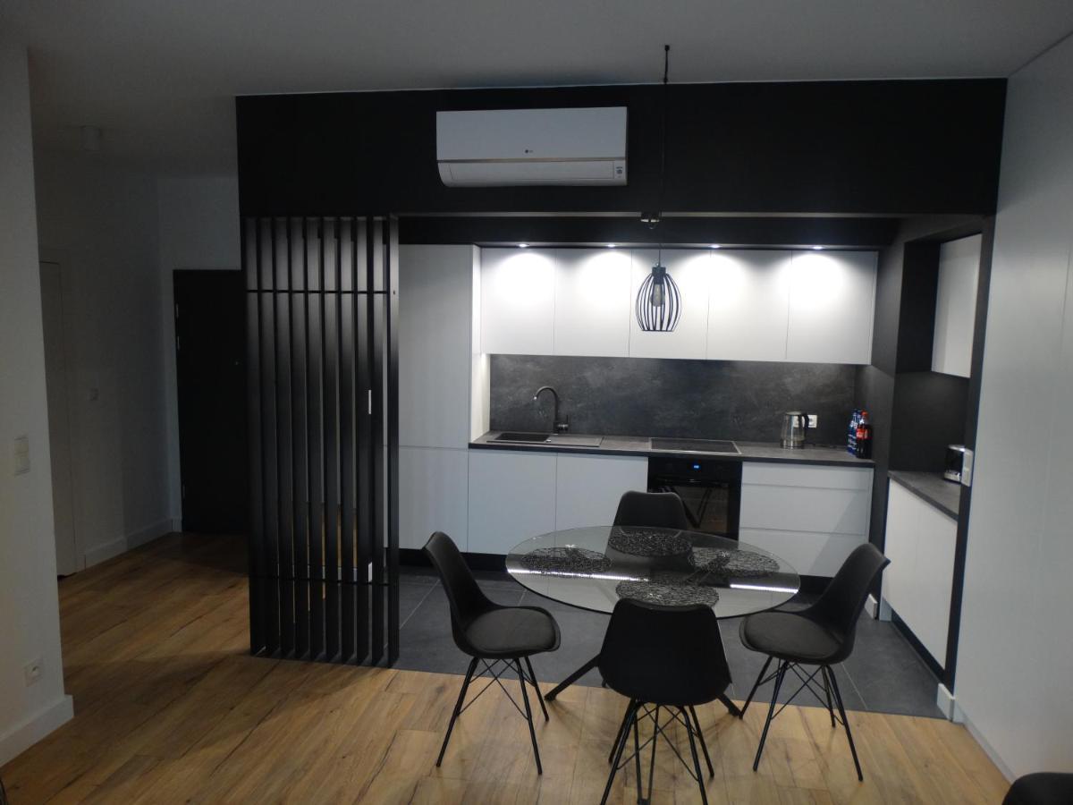 Black&White Apartment Bis - Małe Garbary 8 Poznań Zewnętrze zdjęcie