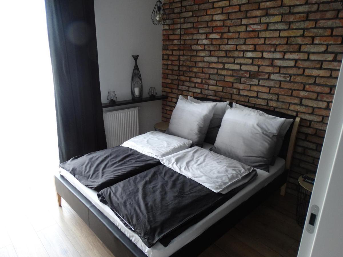Black&White Apartment Bis - Małe Garbary 8 Poznań Zewnętrze zdjęcie